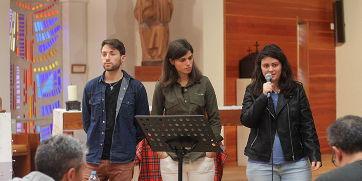 Jóvenes hablando